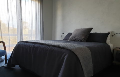 Samphire: Coorong Accomodation - Goulburn Accommodation 1