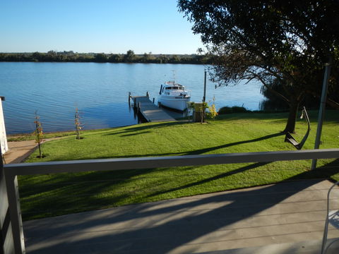 Washpool Retreat- Waterfront Living - Goulburn Accommodation 1