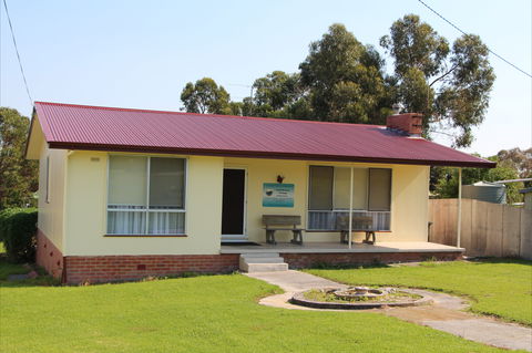 Lady Barron Cottage - Goulburn Accommodation 0