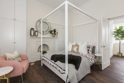 Landmark 1850s Family Fremantle Home - Goulburn Accommodation 0
