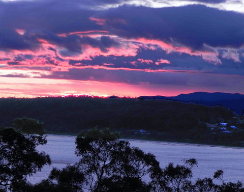 Longbeach Clifftop Retreat - Goulburn Accommodation 0