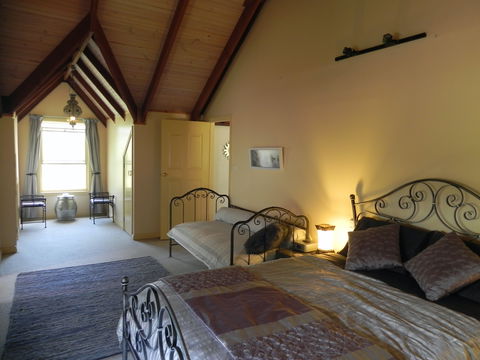Longbeach Clifftop Retreat - Goulburn Accommodation 1