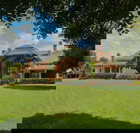 Petersons Guesthouse and Winery - Goulburn Accommodation