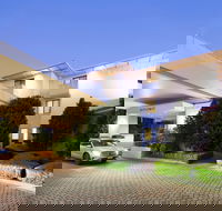 Ramada by Wyndham Diplomat Canberra - Goulburn Accommodation