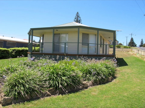 Sims Holiday Home - Goulburn Accommodation 0