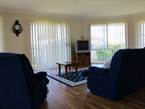 Sims Holiday Home - Goulburn Accommodation 1