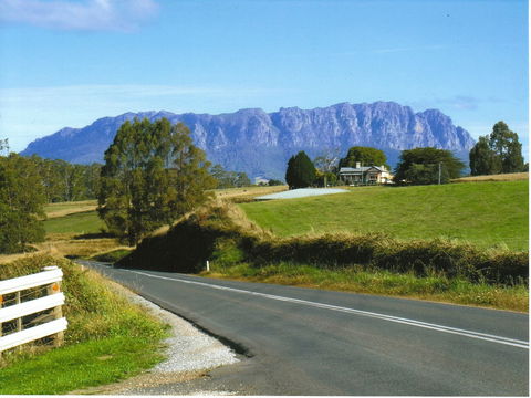 White Hawk Accommodation - Goulburn Accommodation 0