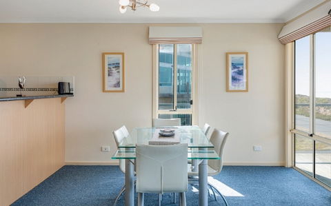 208 Surfers Pde - Goulburn Accommodation 2