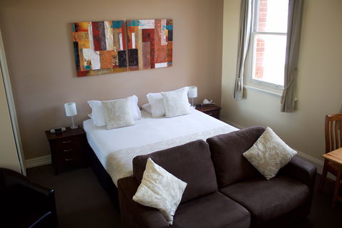 Balcony On Sixth Lodge - Goulburn Accommodation 2
