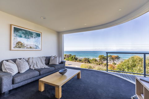 Dlux + Escape @ 83 Great Ocean Road Apartments Lorne - Goulburn Accommodation 0