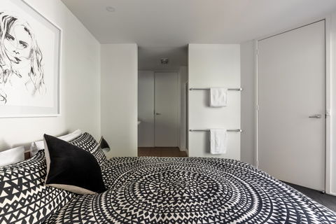 Dlux + Escape @ 83 Great Ocean Road Apartments Lorne - Goulburn Accommodation 2