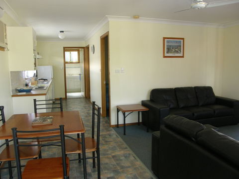 Dolphin Sands Holiday Villas - Goulburn Accommodation 2