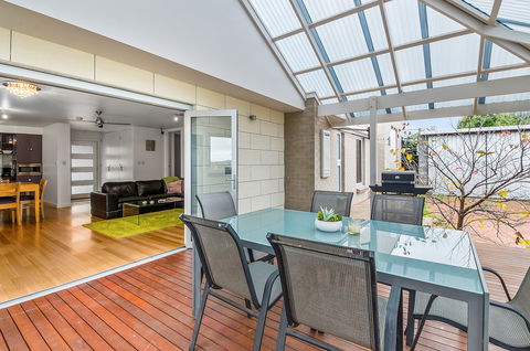 Limestone Coast Apartments - Goulburn Accommodation 0