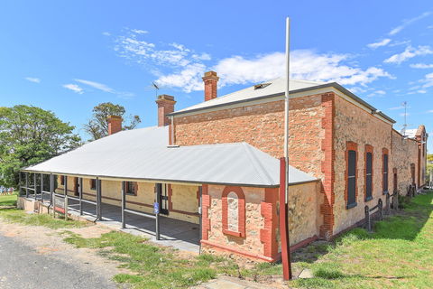 Wellington Courthouse. - Goulburn Accommodation 0