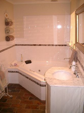 Heatherington Cottage - Goulburn Accommodation 2