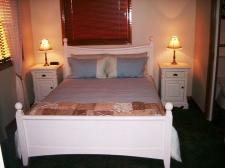 Heatherington Cottage - Goulburn Accommodation 4