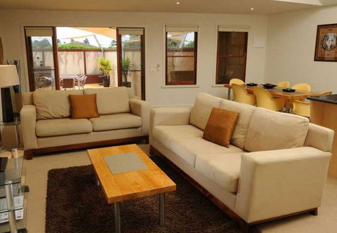 Sackville Apt No 1 - Goulburn Accommodation 2