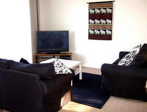 Camellia Court House And Holiday Apartments - Goulburn Accommodation 4