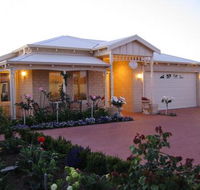 Sussex on Willis Cove Bed and Breakfast - Goulburn Accommodation
