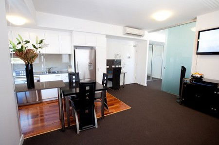Honeysuckle Executive Apartments - Goulburn Accommodation 3