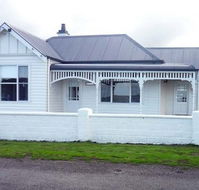 Calgary House  Cottage Accommodation - Goulburn Accommodation