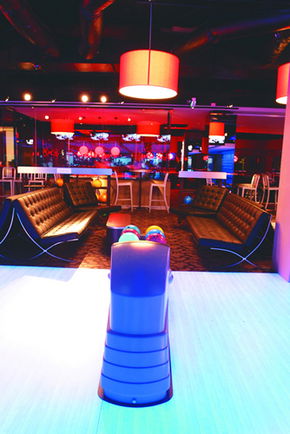 Strike Bowling Bar - King Street Wharf - Goulburn Accommodation 3