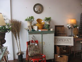 SavvyShopTours - Goulburn Accommodation 0
