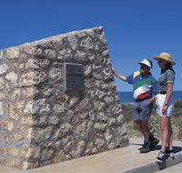 Potshot Monument - Goulburn Accommodation