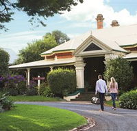 Historical Walk Through Russell Street - Goulburn Accommodation