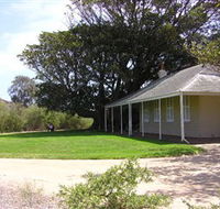 Black Rock House - Goulburn Accommodation