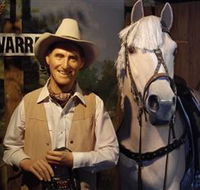 Big Golden Guitar Tourist Centre - Goulburn Accommodation