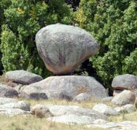 Balancing Rock - Goulburn Accommodation