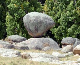 Balancing Rock - Goulburn Accommodation 0