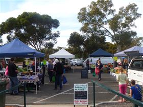 Riverland Farmers Market - Goulburn Accommodation 2