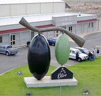 The Big Olive - Goulburn Accommodation