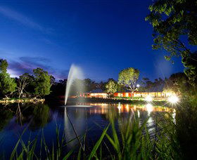 Savannah Visitor Plaza, Taronga Western Plains Zoo Dubbo - Goulburn Accommodation 3