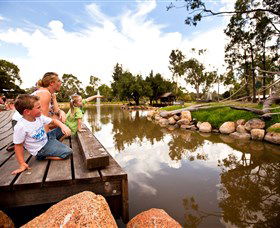 Savannah Visitor Plaza, Taronga Western Plains Zoo Dubbo - Goulburn Accommodation 7