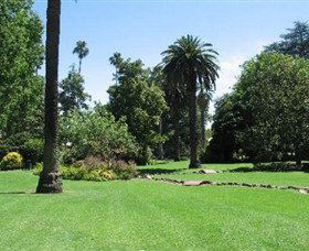 Albury Botanic Gardens - Goulburn Accommodation 8