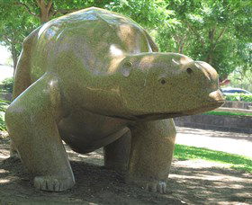 Sculpture Garden Campbelltown - Goulburn Accommodation 3