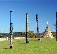 Maclean Tartan Power Poles - Goulburn Accommodation