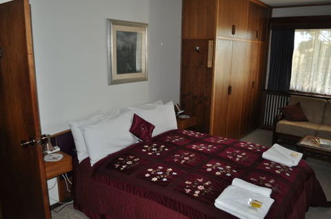 Sages Haus Bed And Breakfast - Goulburn Accommodation 5