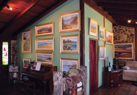 Rossiters’ Paintings - Goulburn Accommodation 2