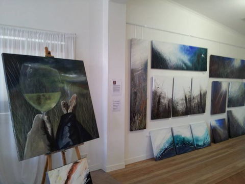 Greg Stevenson Art - Goulburn Accommodation 0