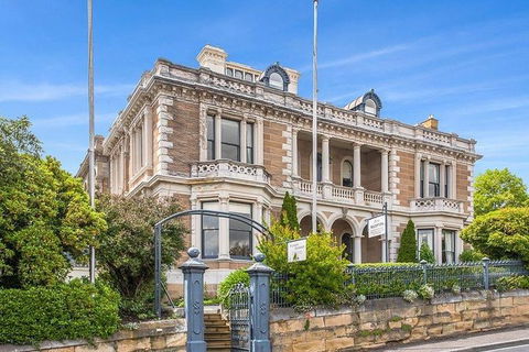 A Sommelier Guided Tour: Thursday Afternoon Wine Gin Cheese & Cocktails - Goulburn Accommodation 7