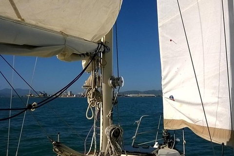 Townsville Lunchtime Sailing Cruise Boat Tour - Goulburn Accommodation 1