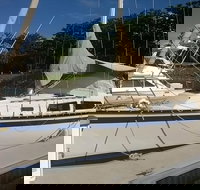 Townsville Lunchtime Sailing Cruise Boat Tour - Goulburn Accommodation