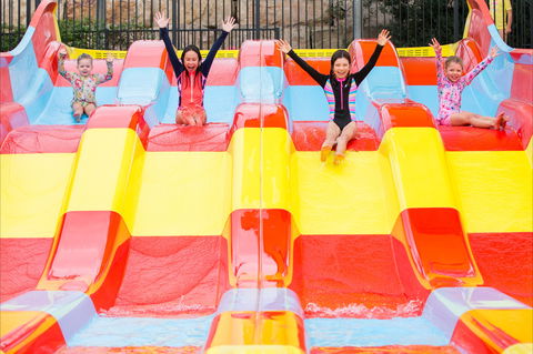 Raging Waters Sydney - Goulburn Accommodation 1