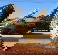 Loxton Tree sculptures - Goulburn Accommodation