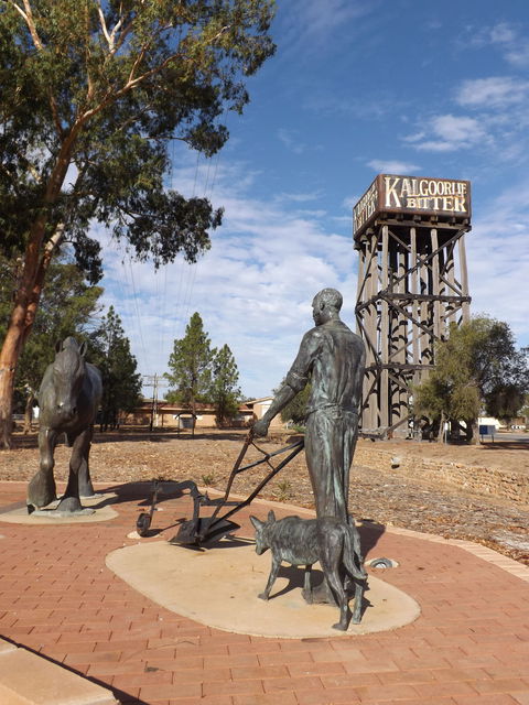 Merredin Railway Water Tower - Goulburn Accommodation 0