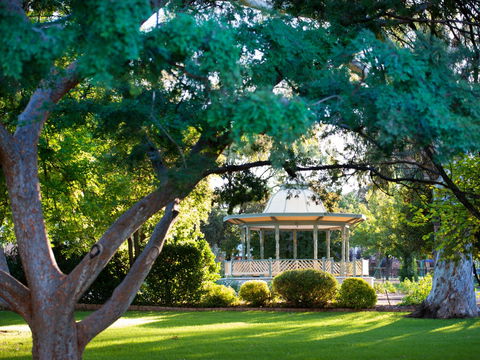 Robertson Park - Goulburn Accommodation 0